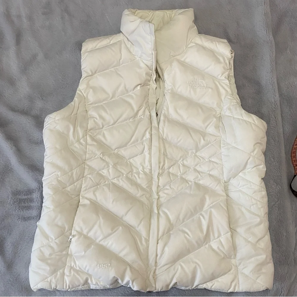The North Face women’s white 550 down quilted vest - Picture 1 of 15